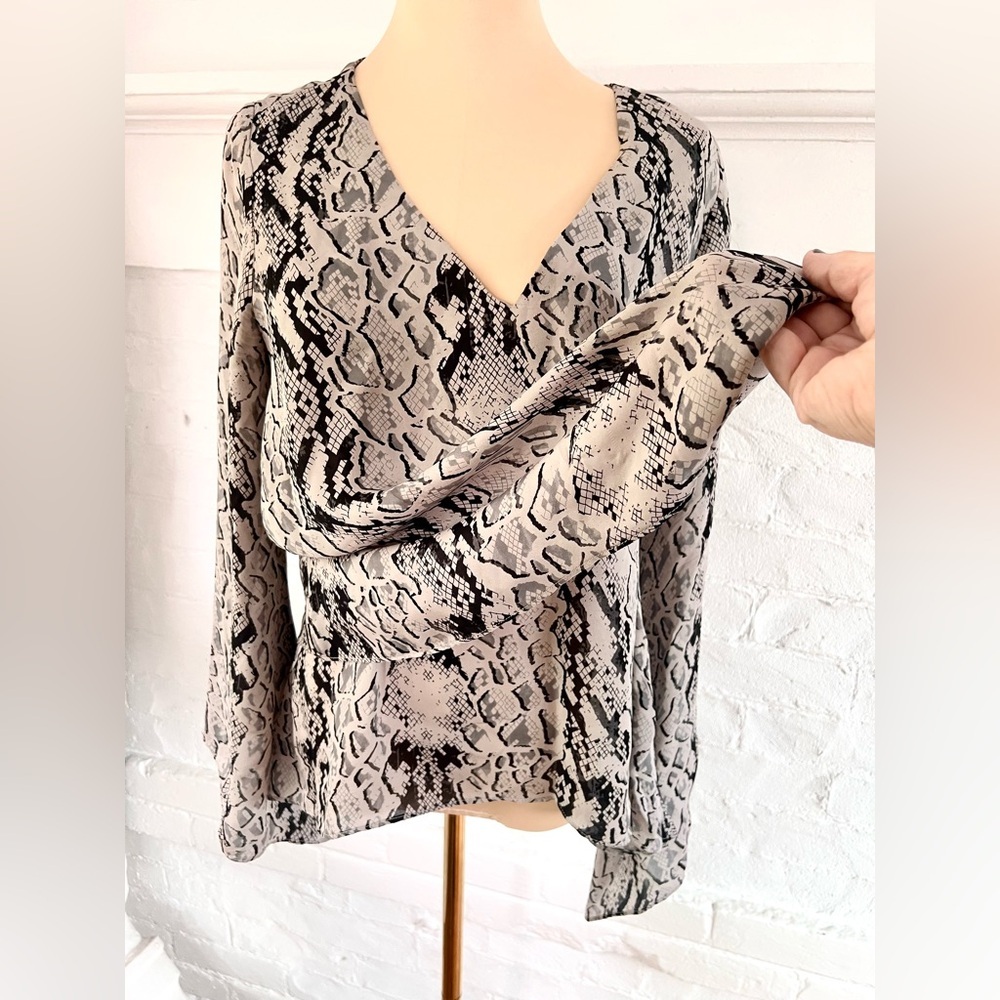 Parker Rita Snakenet Silk Blouse Greige Black Python Snake Print Bell Sleeve - Picture 13 of 14